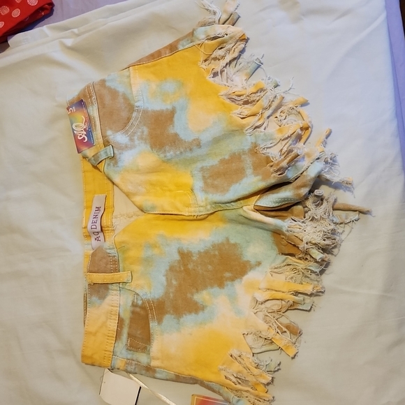 Denim shorts - Picture 3 of 4